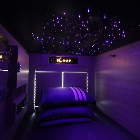 L'Etoile De Mer Mong Kok - Capsule Hotel Kowloon Stadt Exterior foto